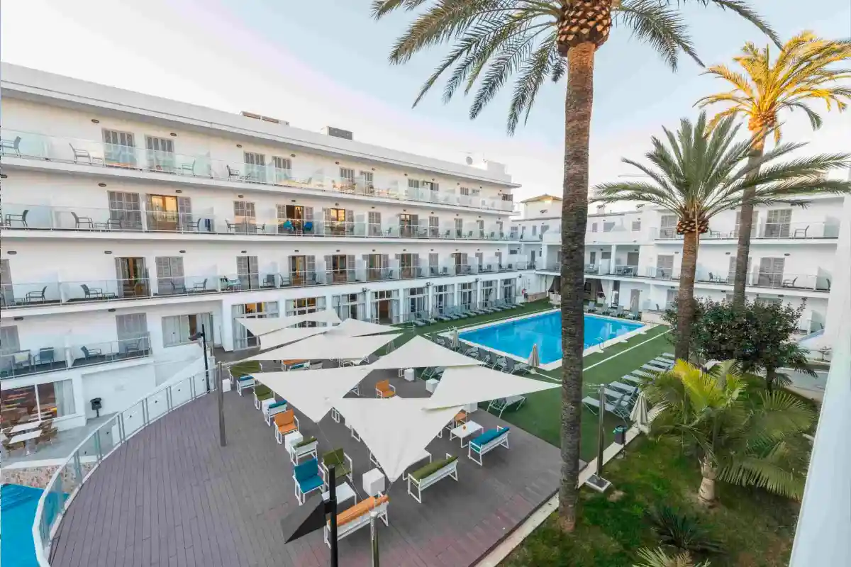 Vista aérea piscina Eix Alcudia Hotel