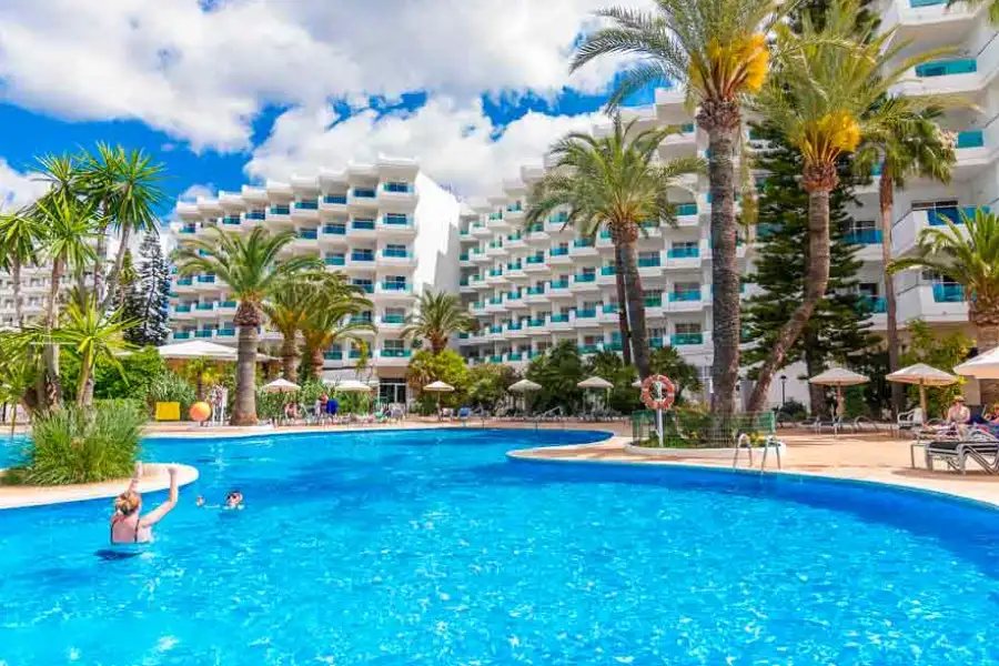 piscina eix lagotel holiday resort