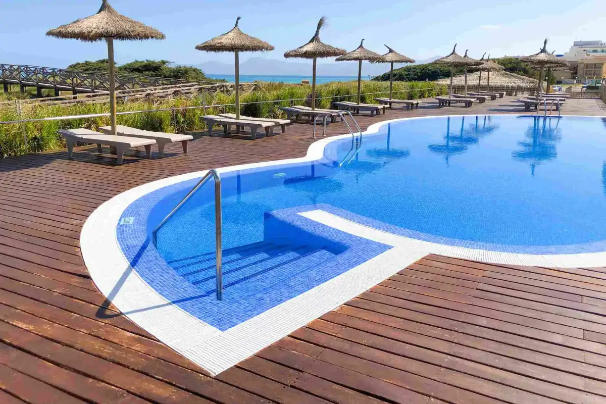 Sombrillas piscina Eix Platja Daurada Hotel & Spa