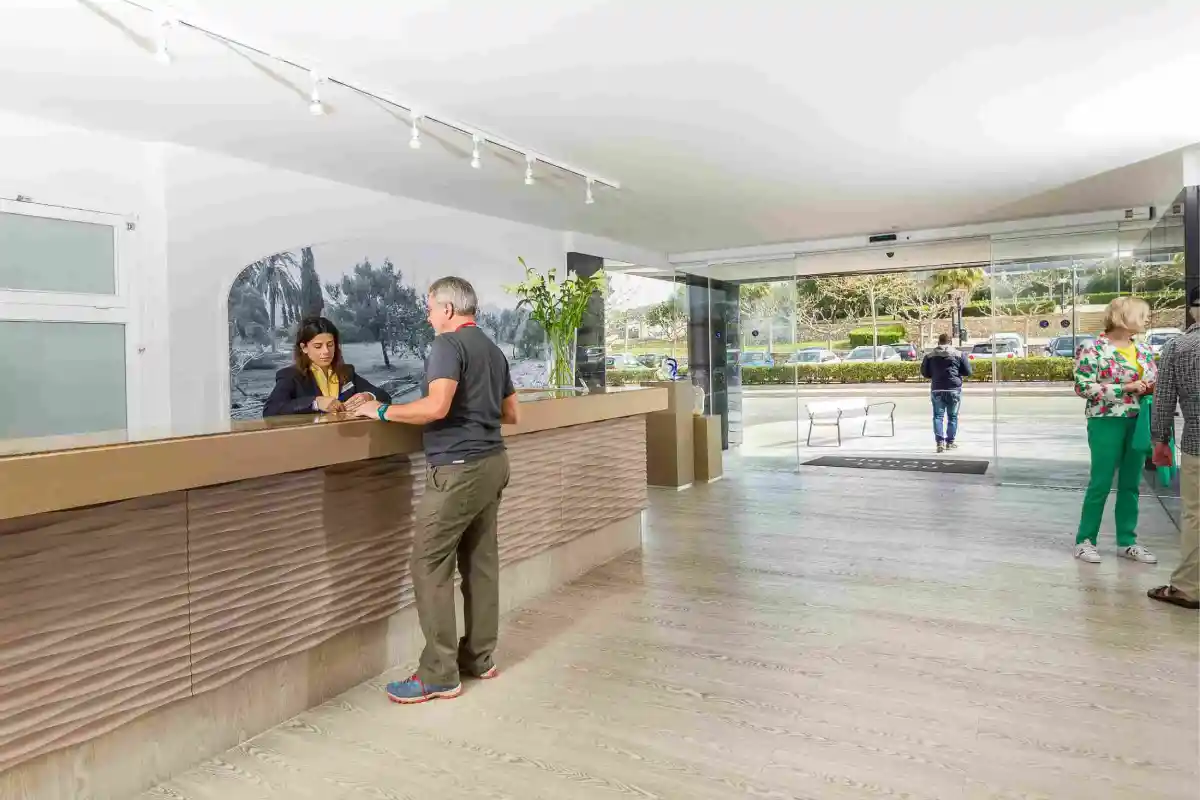 Mostrador recepción Eix Alcudia Hotel