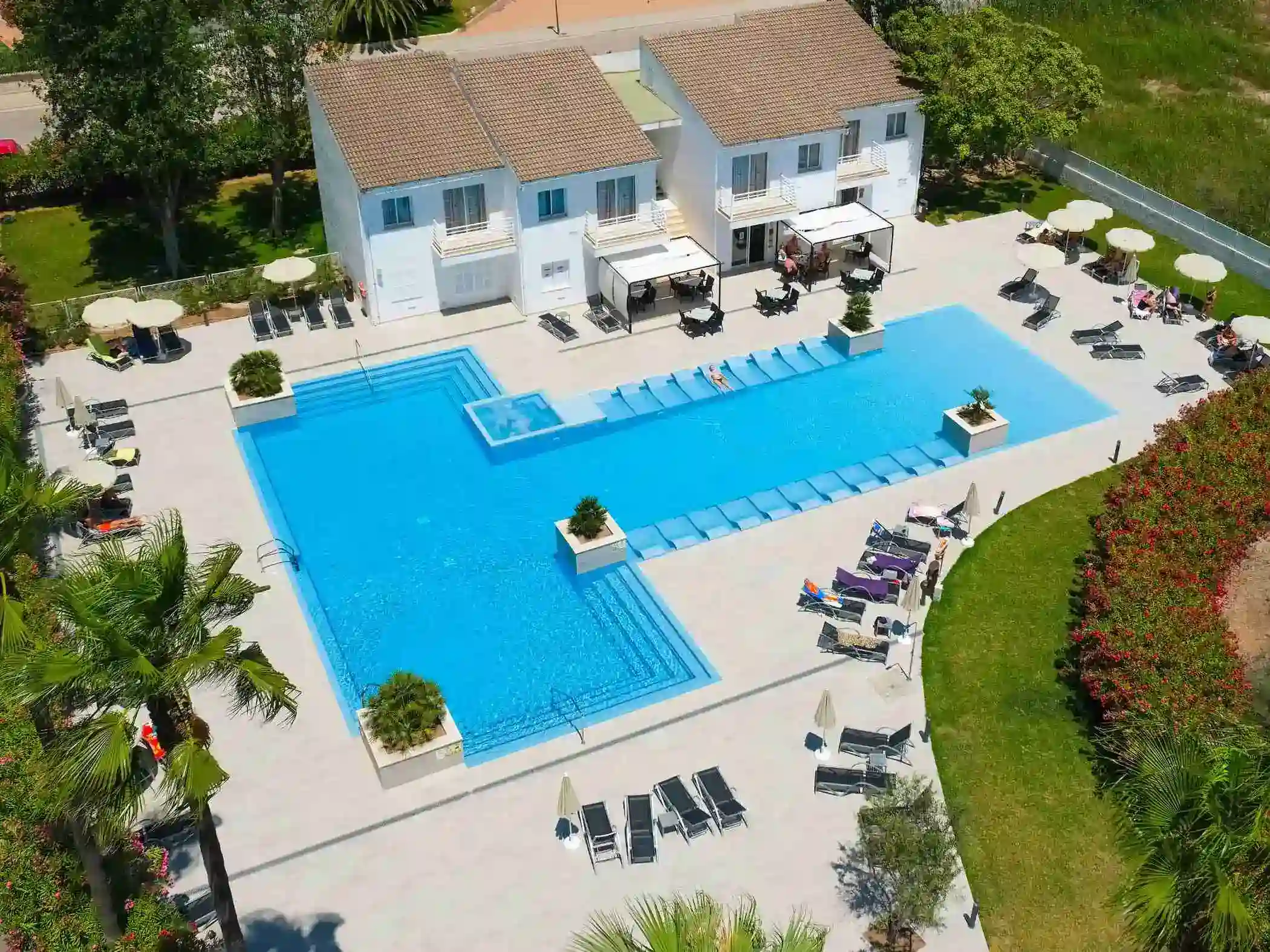 Vista aérea piscina Eix Lagotel Holiday Resort