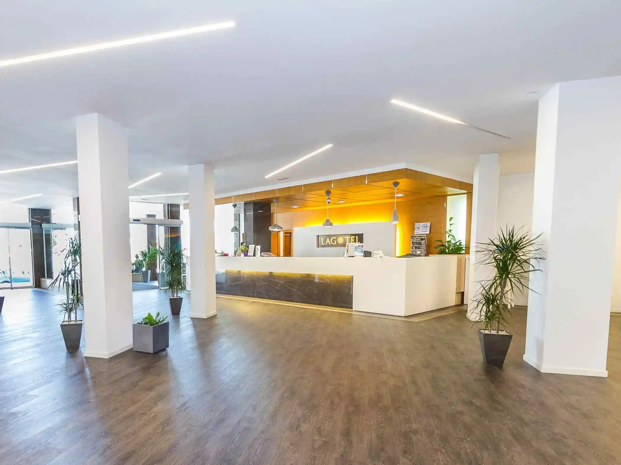 Recepción Eix Lagotel Holiday Resort