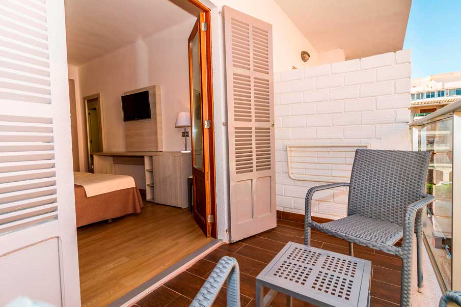 doppelzimmer mit terrasse eix alcudia hotel mallorca