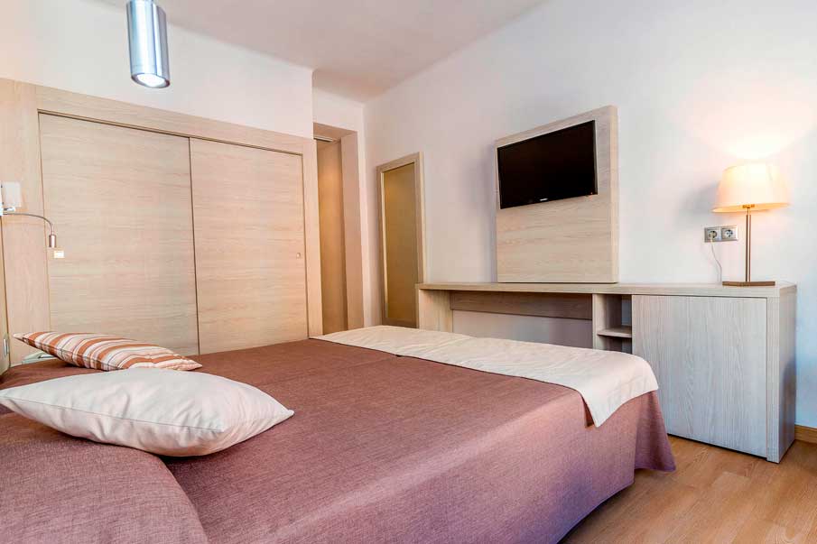 habitacion cama doble eix alcudia hotel