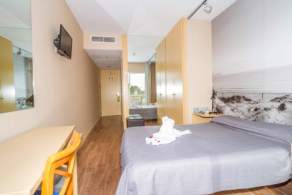 Single room eix platja daurada can picafort