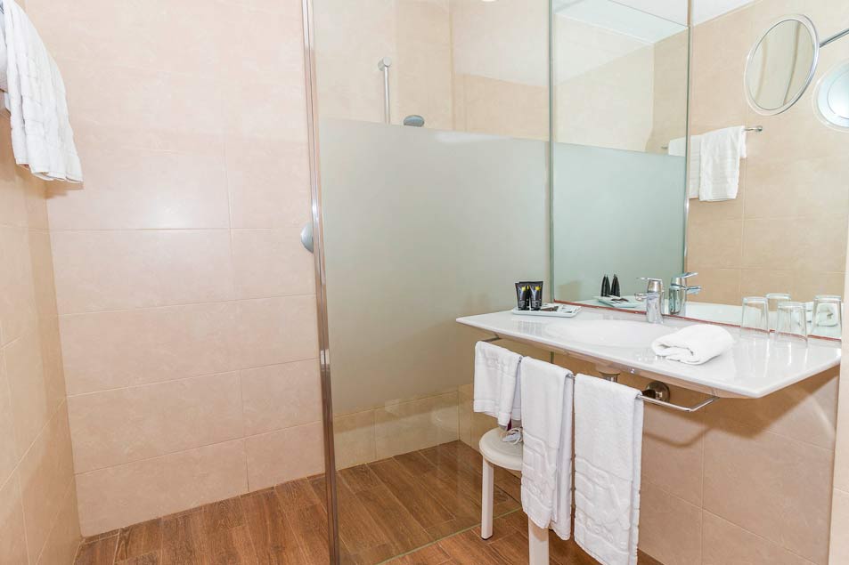 suite bathroom eix platja daurada hotel spa
